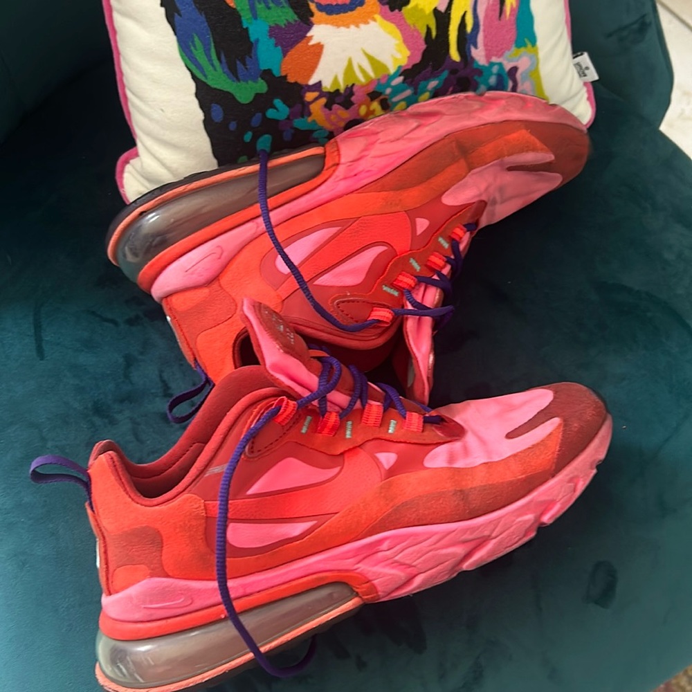 Nike Women's Red and Pink Sneakers